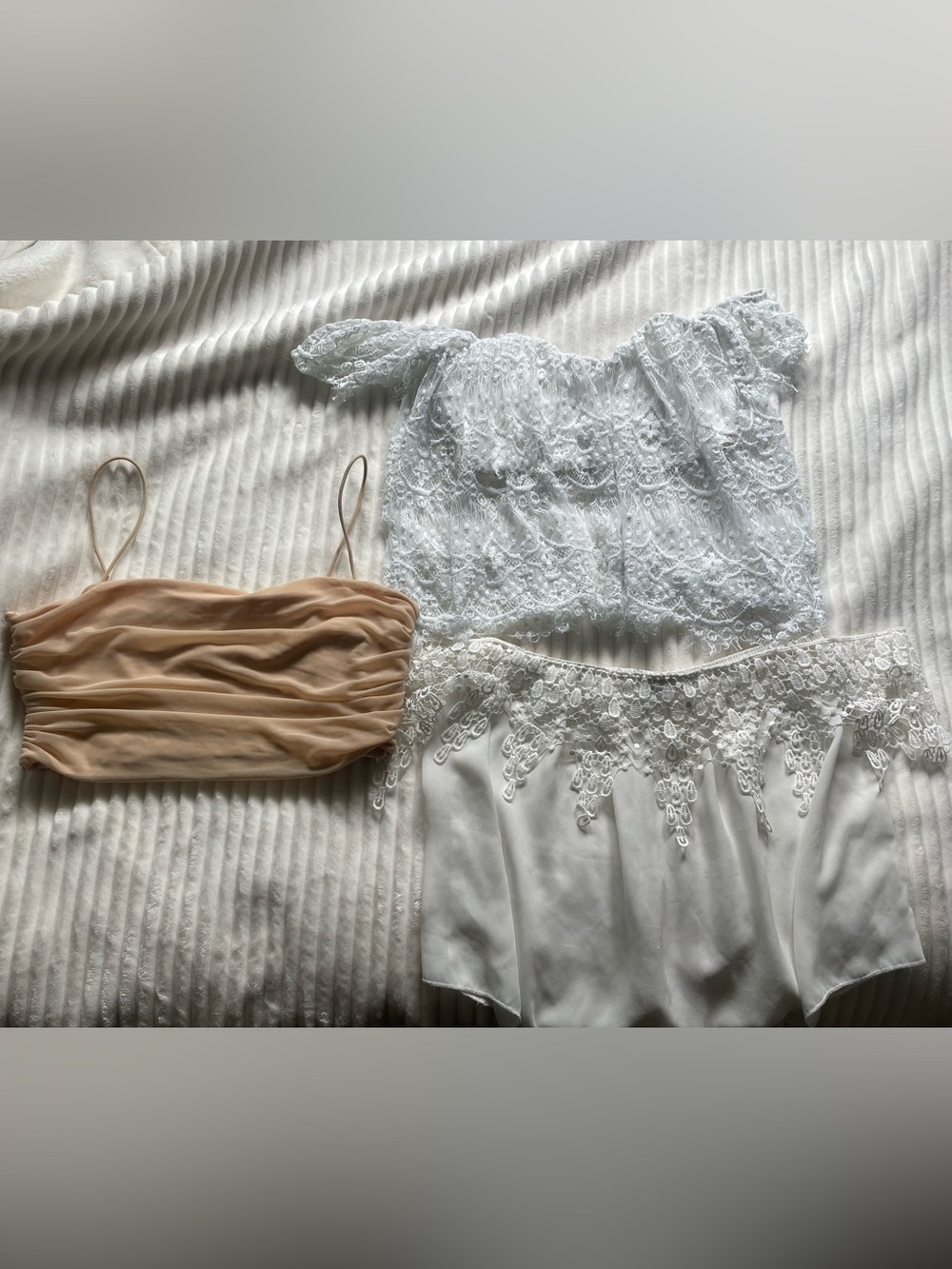 SHEIN Cream Lace Bustier Set with Nude Lining